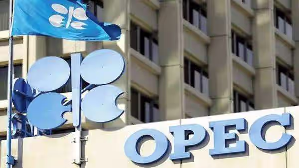 Oil exporting countries’ palace intrigue: research on the evolution and impact of OPEC policies