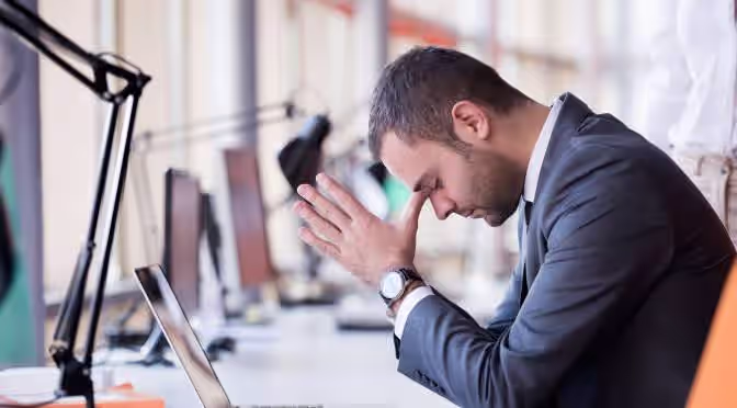 Crowding and conformity in investment: discussing the psychology of losing money